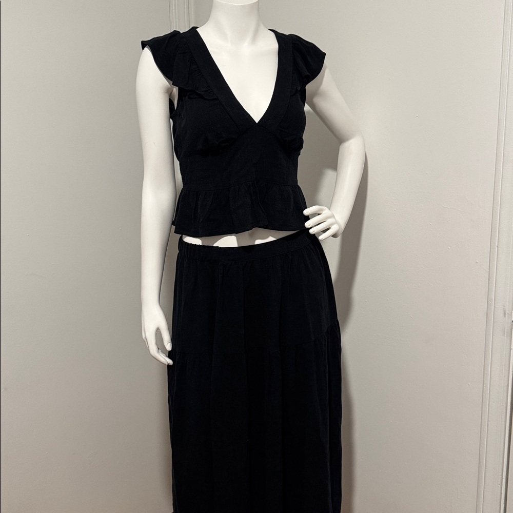 Universal Thread Black Garment